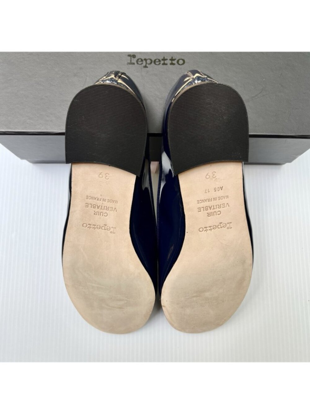Repetto Cendrillon Patent Leather Ballet Flats in Navy - Size 39 EU/7.5-8 US - Picture 4 of 4